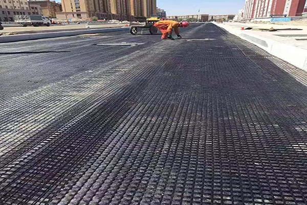 在高速公路施工中土工格柵應(yīng)該怎么應(yīng)用呢？  第1張