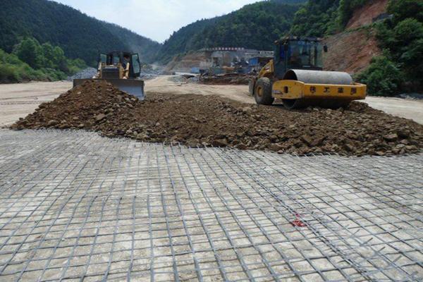 在高速公路修建時鋪設(shè)鋼塑土工格柵能起到什么作用呢？  第3張