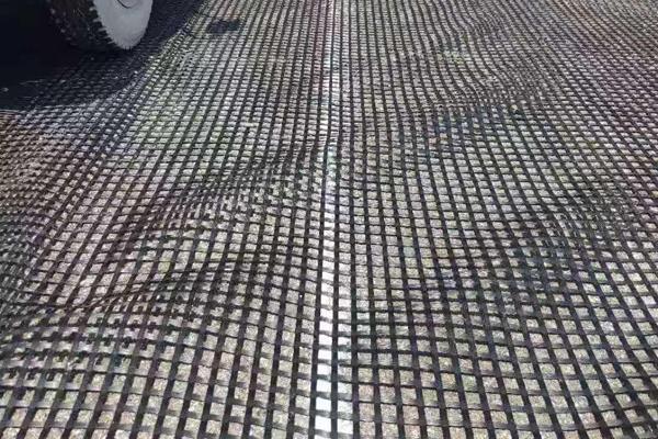 通玻纖土工格柵與自粘玻纖格柵的區(qū)別究竟如何？  第4張