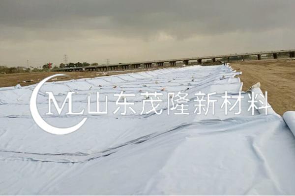 《松花江一級支流英格吐河上游生態(tài)保護(hù)修復(fù)工程項(xiàng)目》土工布施工