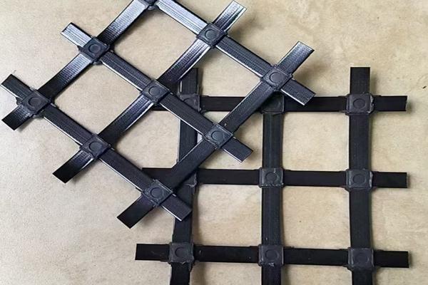 高韌性聚酯紗線集束土工格柵在機(jī)場路面中的應(yīng)用有哪些  第3張
